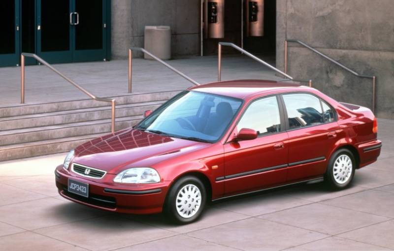 Mobil sedan tua murah