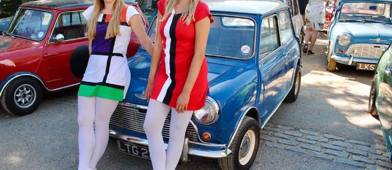 Mobil Retro VS Mobil Klasik