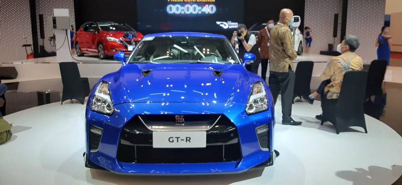 mobil listrik nissan