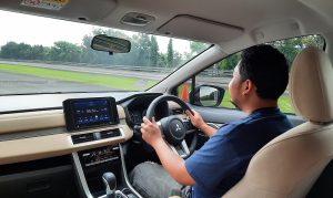 Test Drive Xpander Baru di Sirkuit, Enak Buat Ngebut!
