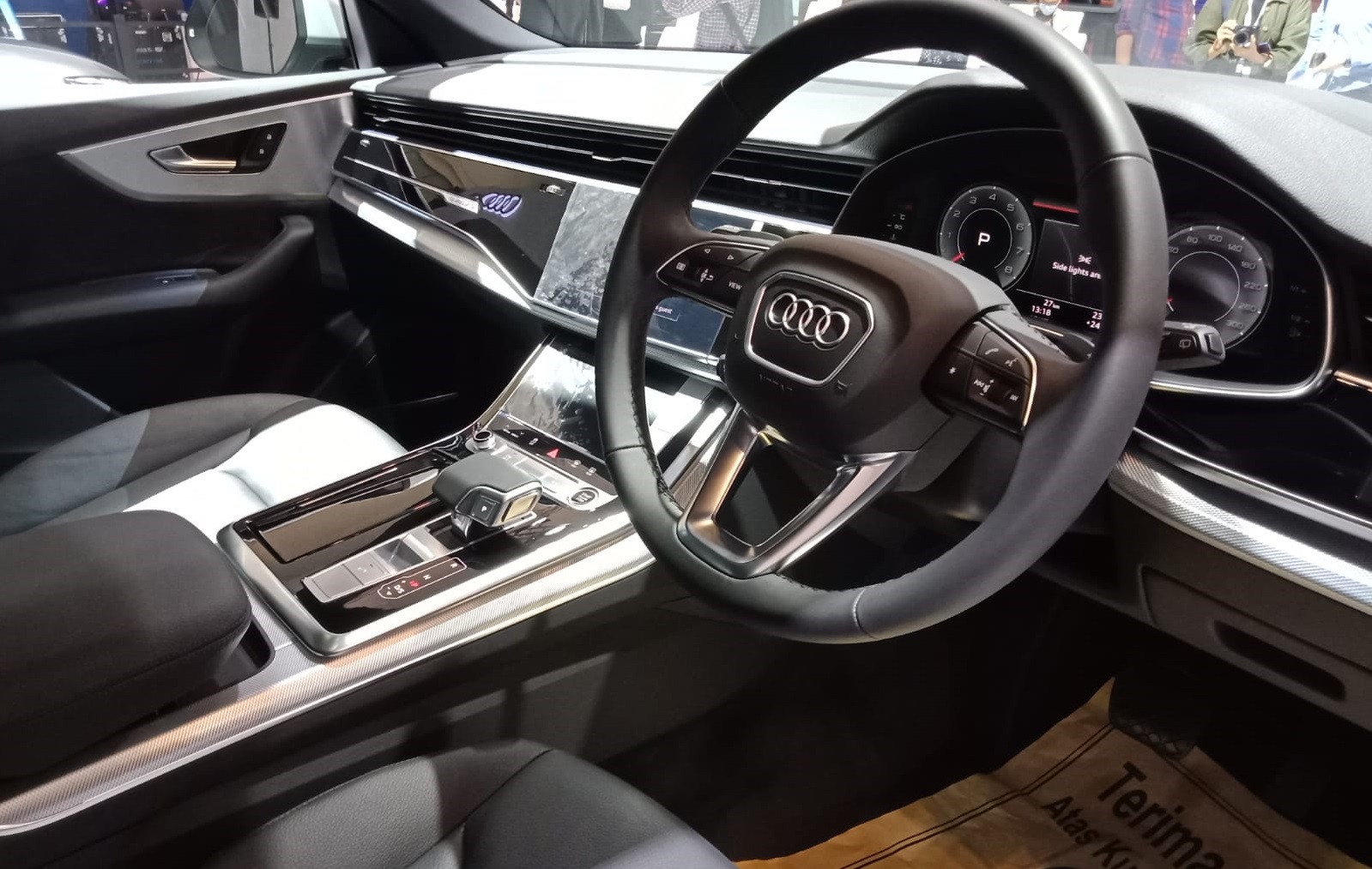 giias 2021 audi luncurkan q8 rs look - interior