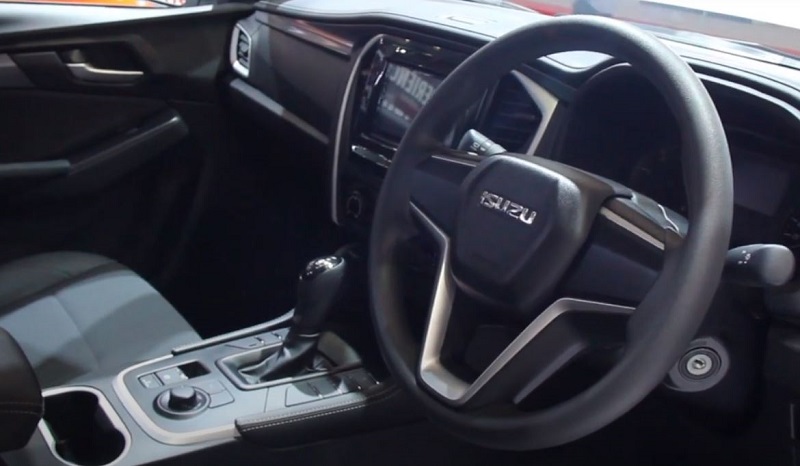 kelebihan isuzu mu-x 1.900 cc - interior