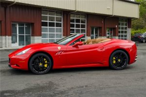 Harga Sewa Mobil Mewah, dari Alphard Hingga Ferrari