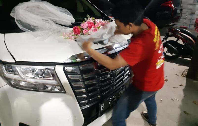 Tempat Sewa Mobil Mewah