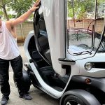 Azka Corbuzier Naik Mobil Listrik Renault Twizy, Berapa Harganya?