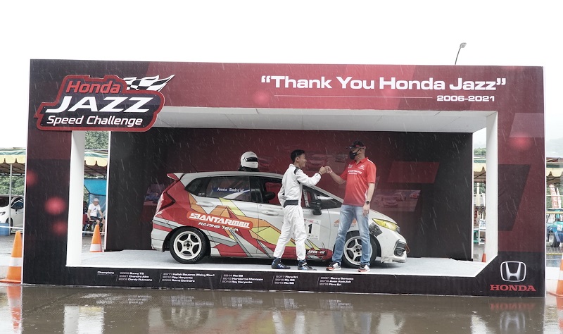 balapan mobil honda jazz terakhir 001