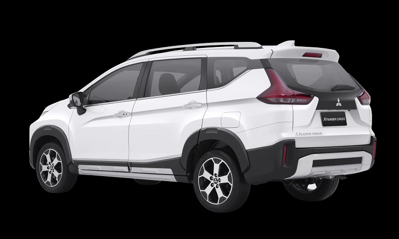 fitur xpander cross terbaru - tampak belakang