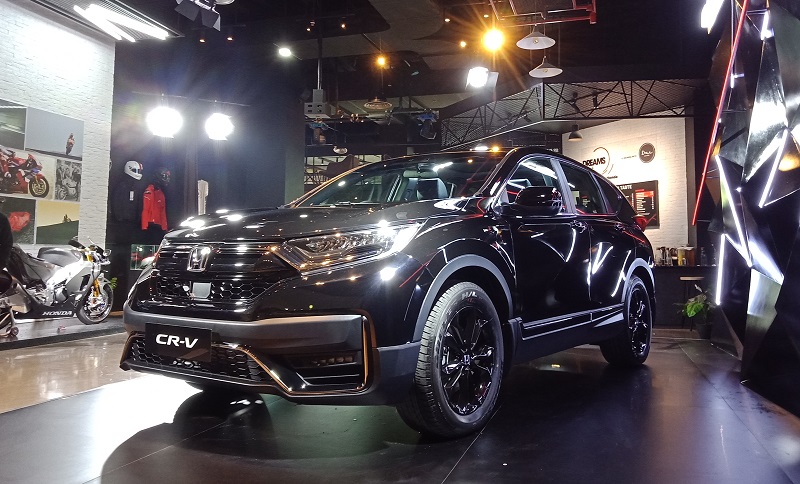 arti warna mobil hitam