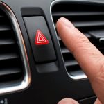 Penggunaan Lampu Hazard Mobil Saat Hujan, Boleh?