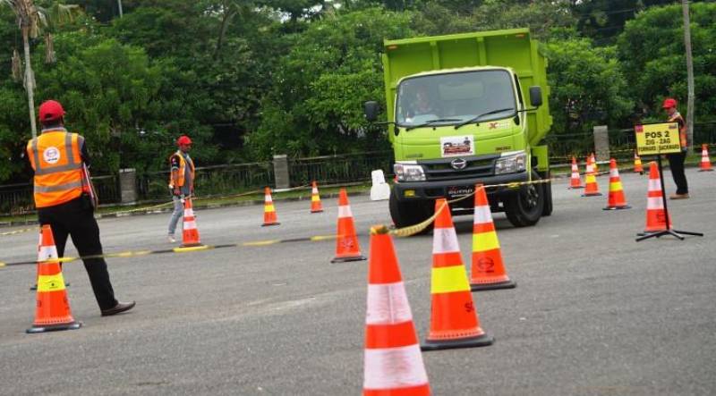 Hino Buka Pusat Pelatihan Sopir Truk