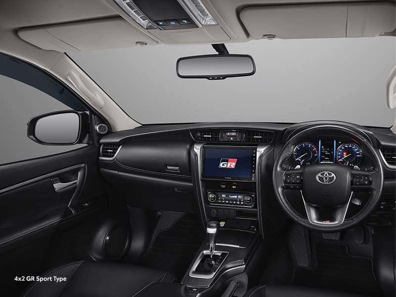 kekurangan toyota fortuner 2.8 liter - belum ada sunroof