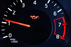 Lampu Indikator Oli di Mobil Menyala, Lakukan 5 Hal Ini!