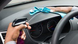 7 Cara Membersihkan Interior Mobil, Harus Rutin Biar Ga Bau!
