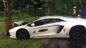 5 Alasan Mobil Bekas Kecelakaan Murah, Tergiur?