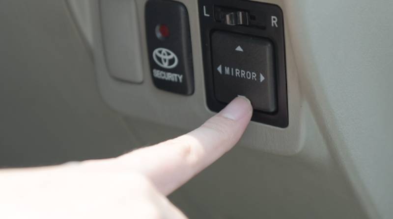 Perbedaan Spion Electric dan Retractable