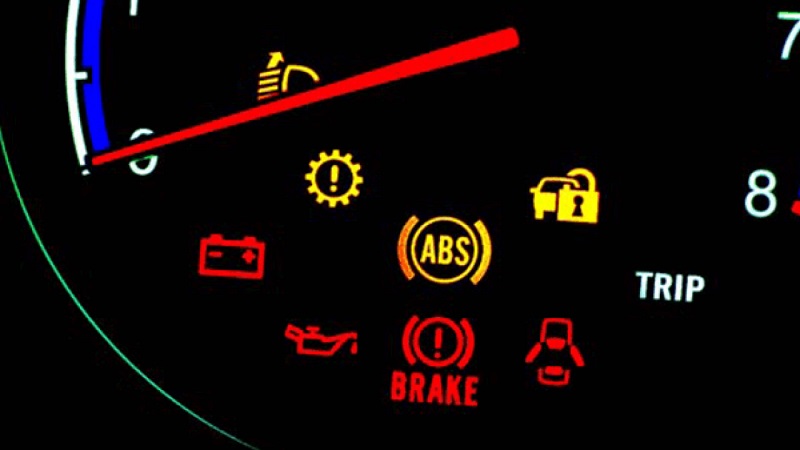Panduan Arti Lampu Indikator pada Mobil & EV Modern