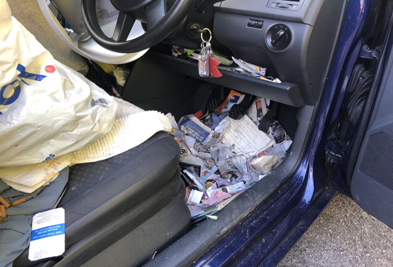 7 Cara Membersihkan Interior Mobil, Harus Rutin Biar Ga Bau! cara membersihkan interior mobil