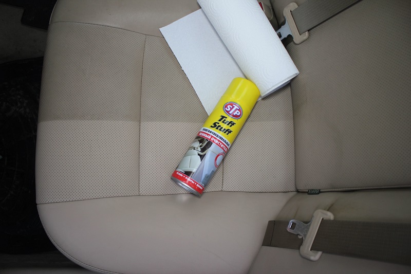 Cara Membersihkan Jok Mobil Kain yang Kotor dengan Benar! cairan pembersih plafon mobil
