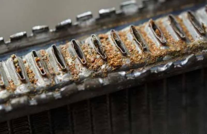 Penyebab Radiator Mobil Bocor