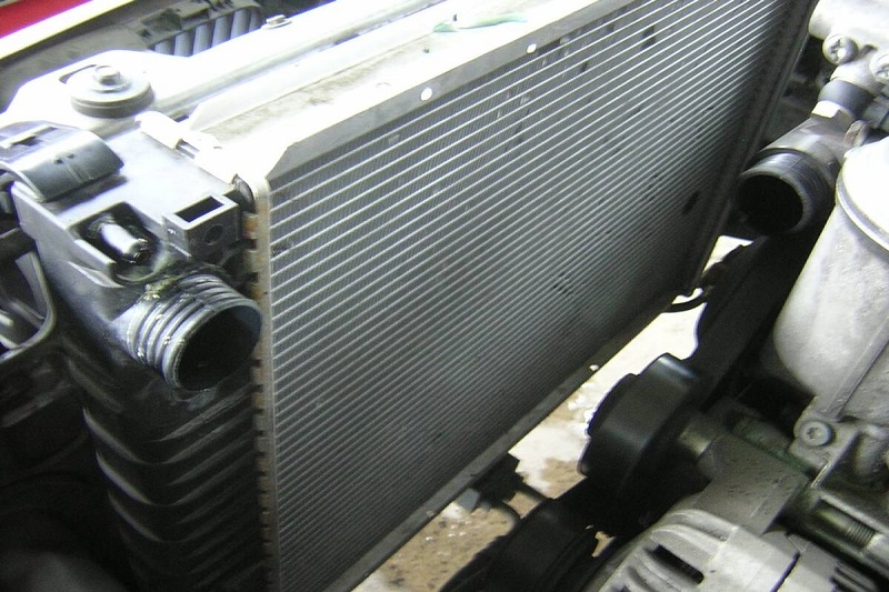 Penyebab Radiator Mobil Bocor