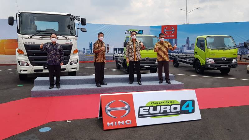 Hino Luncurkan Bus dan Truk Terbaru