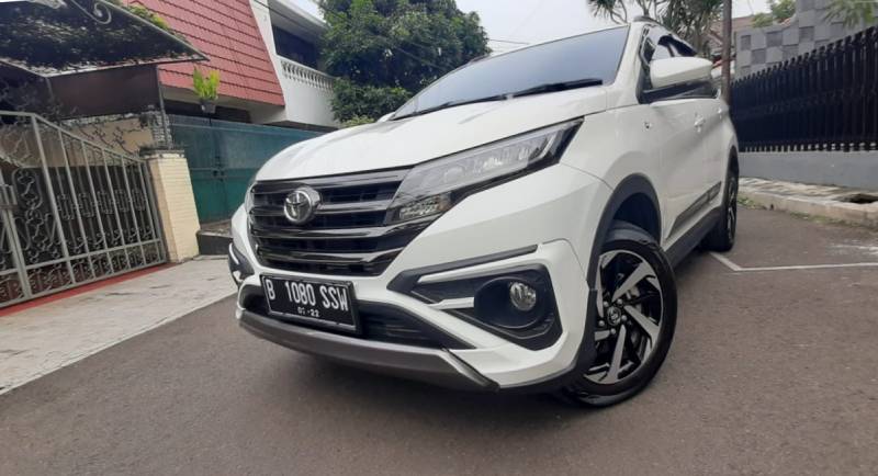 mobil favorit keluarga indonesia - toyota rush