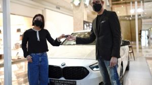 Pembeli Pertama BMW Seri-2 Gran Coupe, Atlet Peraih Medali Emas!