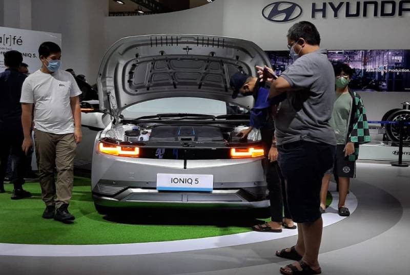 test drive mobil listrik di PEVS 2022