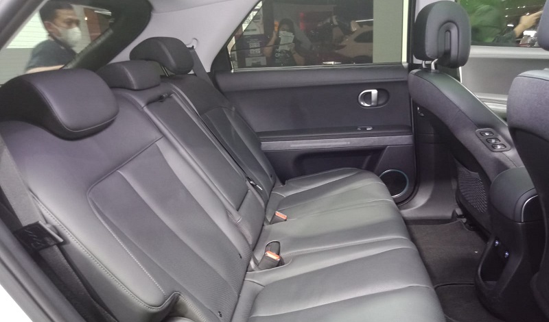 kelebihan hyundai ioniq 5 indonesia - jok belakang