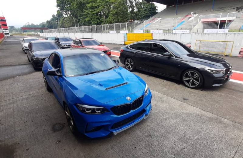 Tips Naik Mobil di Sirkuit