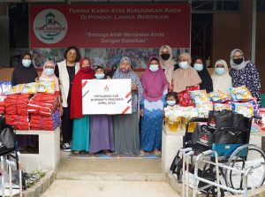 Mitsubishi Berbagi Kebahagian Dengan Lansia