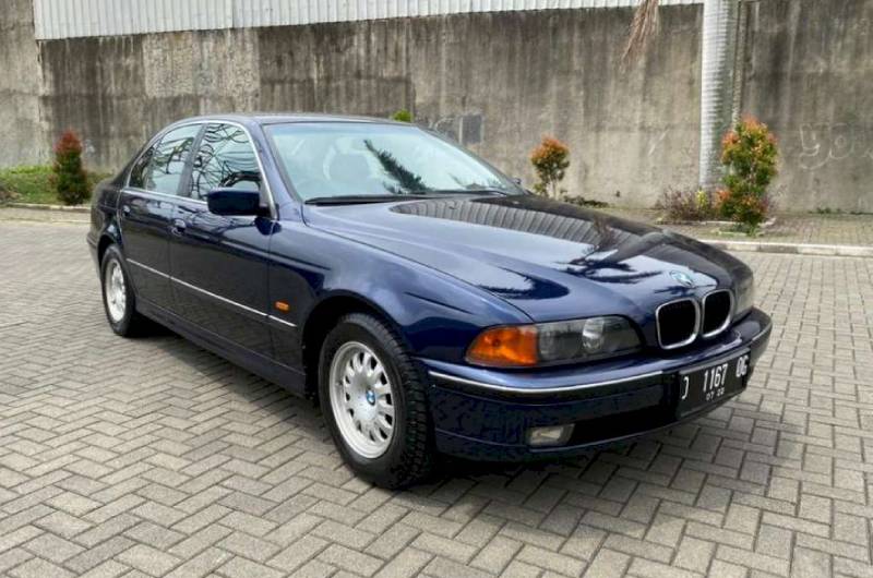 BMW E39 523i
