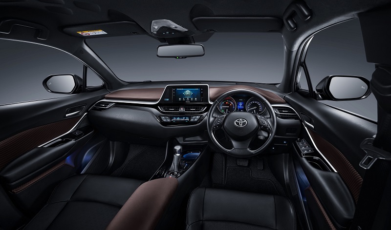 interior toyota c-hr hyrbid dengan tss