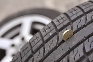 5 Tips Ganti Ban Mobil, Boleh Cuma Satu?