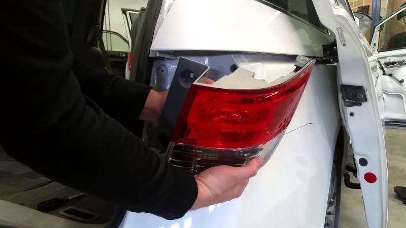 Lampu Rem Warna Merah