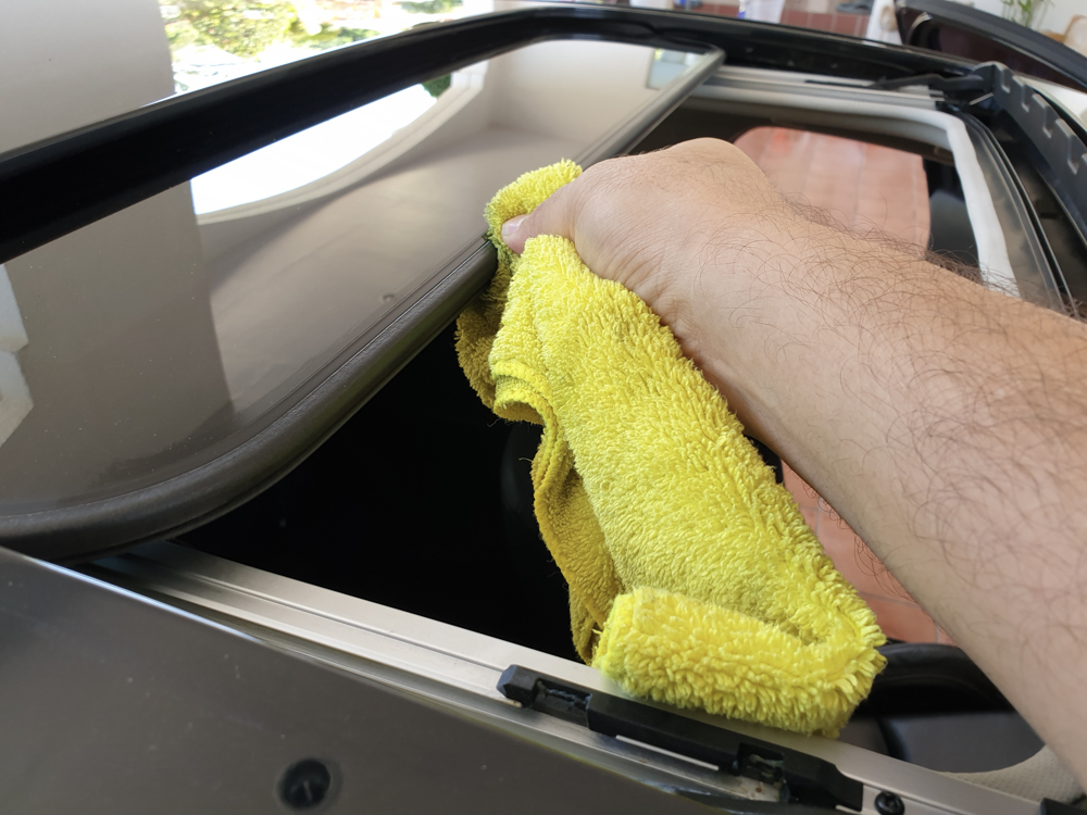 Cara Merawat Sunroof Mobil