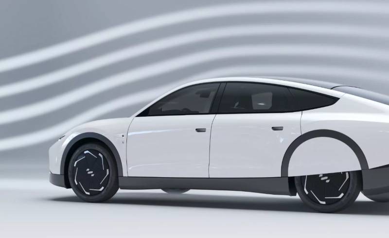 Mobil Listrik tenaga surya lightyear 0 siap produksi