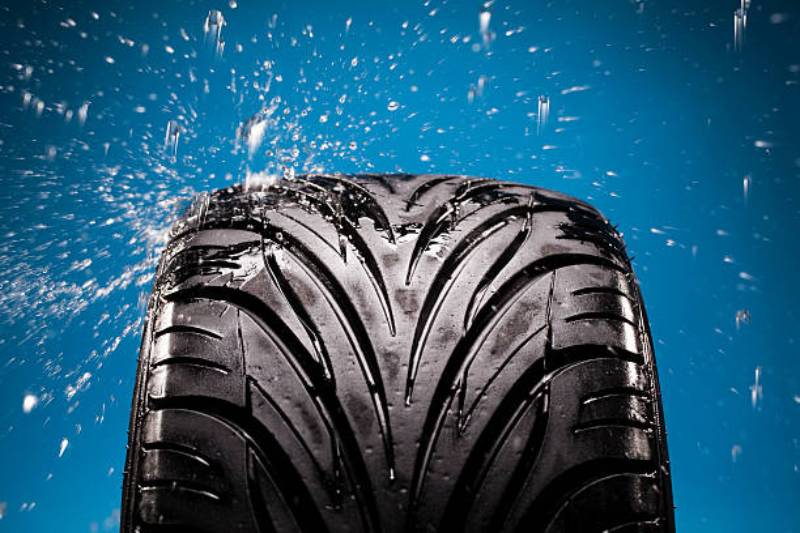 Rekomendasi Ban Mobil MPV