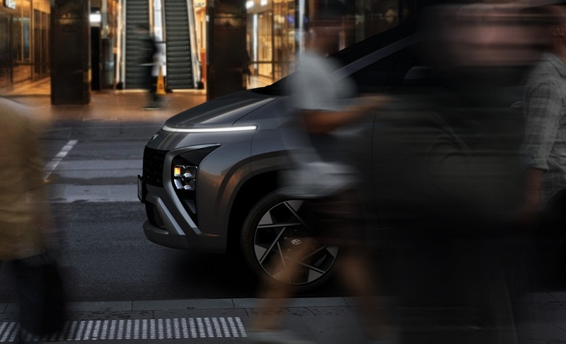 hyundai resmi kenalkan stargazer - tampak samping