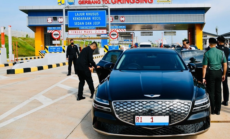 jokowi naik genesis g80 001
