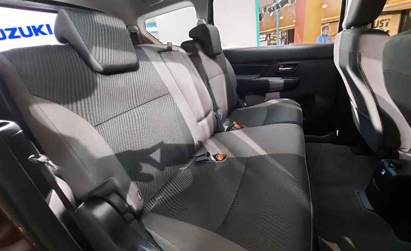 kekurangan suzuki ertiga hybrid terbaru - interior baris kedua