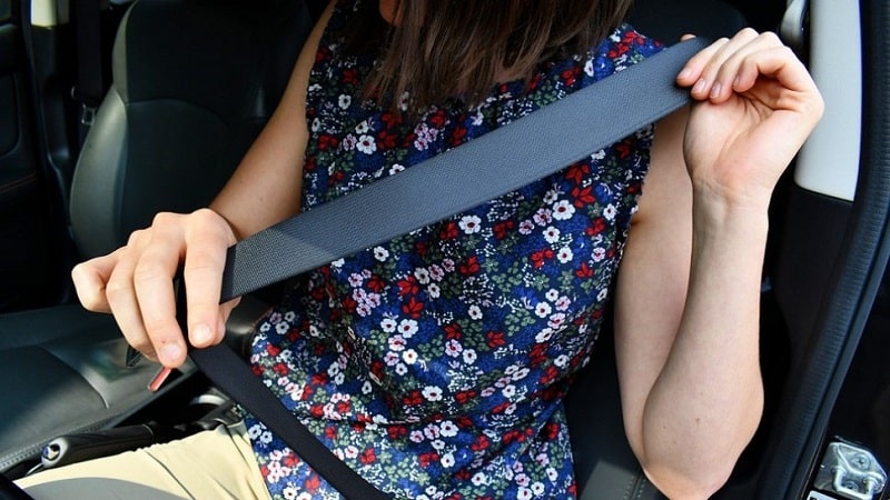 Cara pakai seat belt mobil