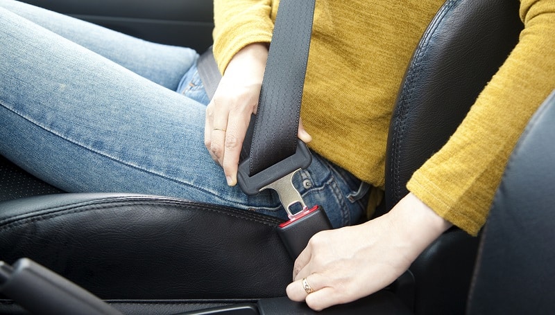 Cara pakai seat belt mobil