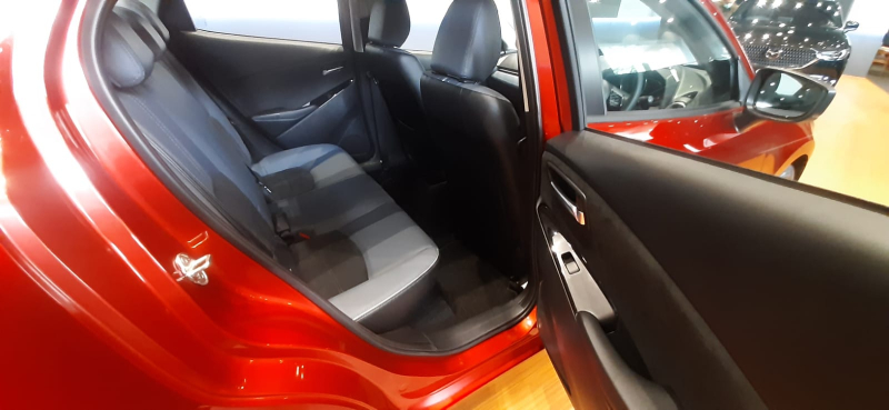 Komparasi Mazda2 Hatchback vs Mazda CX-3