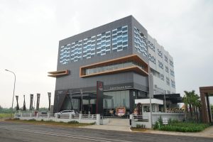 Diler Mitsubishi di Kelapa Gading, Megah 5 Lantai