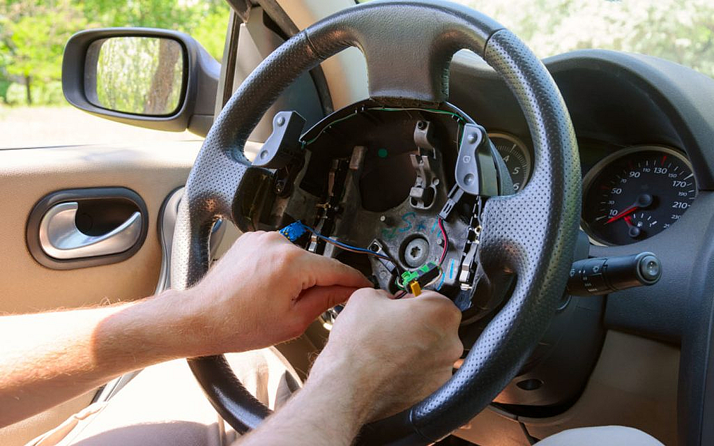 Penyebab Klakson Mobil Mati