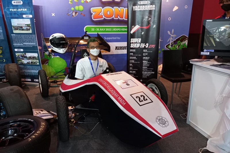 mobil balap listrik karya mahasiswa ugm