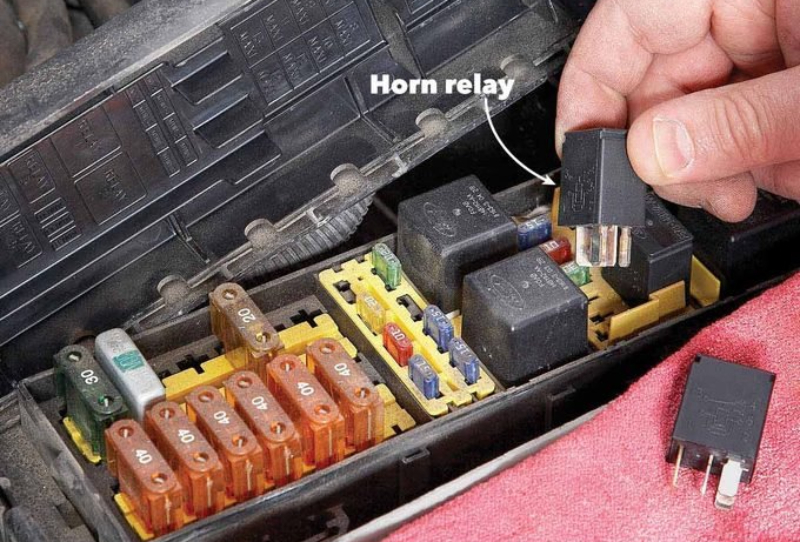 Penyebab Klakson Mobil Mati