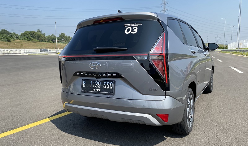 review hyundai stargazer - eksterior tampak belakang