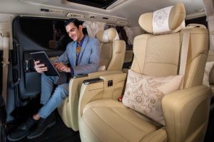 Toyota Alphard dan Innova Edisi Batik Kolaborasi Iwan Tirta